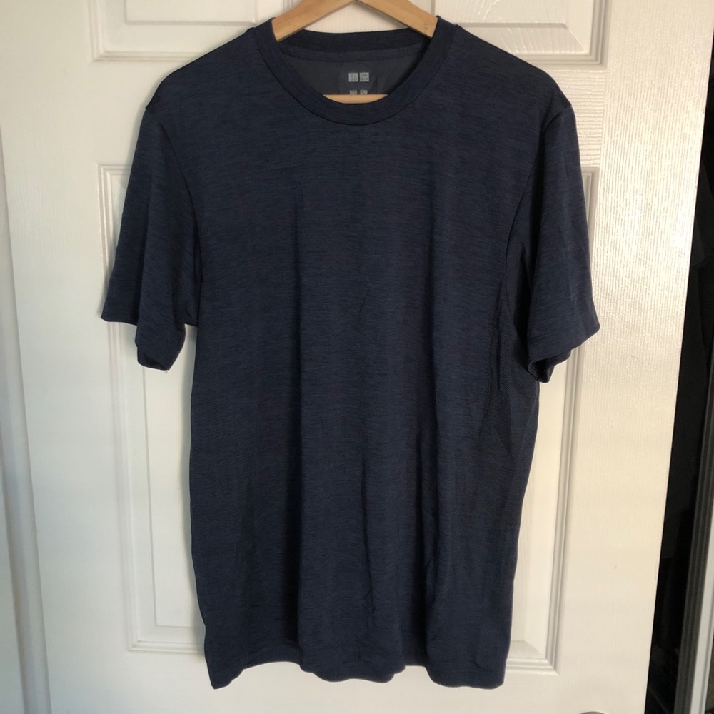 Uniqlo mens Large new without tags performance tshirt navy blue